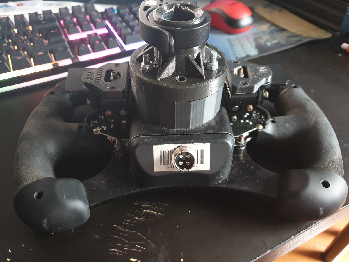 Tras mucho pensarlo y negarme lo a mi mismo. Voy a poner en venta el aro de F1 Fanatec convertido a USB con MOD levas magnéticas.
Cada día me gusta más el hobbie de hacerme los aros yo mismo y disfrutarlos.
Me da pena tenerlo en la  vitrina así que si alguien esta interesado MP