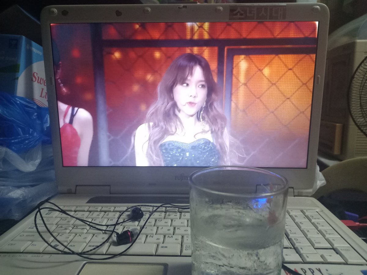 _arvivi's tweet photo. TAEYEON + Soju ♥️ https://t.co/fovv9RStnG