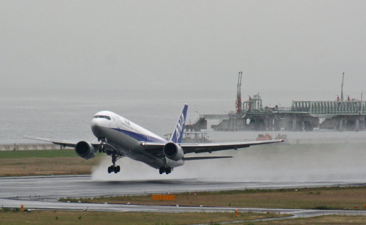 空鉄 Sur Twitter 雨の関西空港を離陸するanaのb6 水煙を上げて離陸する姿は 迫力あります 雨の日の撮影も このように狙うと 楽しいですね いつか もっと長いレンズで 狙いたいです Ana Boeing767 Kix 雨 梅雨 飛行機 旅客機 T Co Xszfltlney 空鉄 Sur Twitter 雨の関西空港を離陸するanaのb6 水煙を上げて離陸する姿は 迫力あります 雨の日の撮影も このように狙うと 楽しいですね いつか もっと長いレンズで 狙いたいです Ana Boeing767 Kix 雨 梅雨 飛行機 旅客機 T Co Xszfltlney