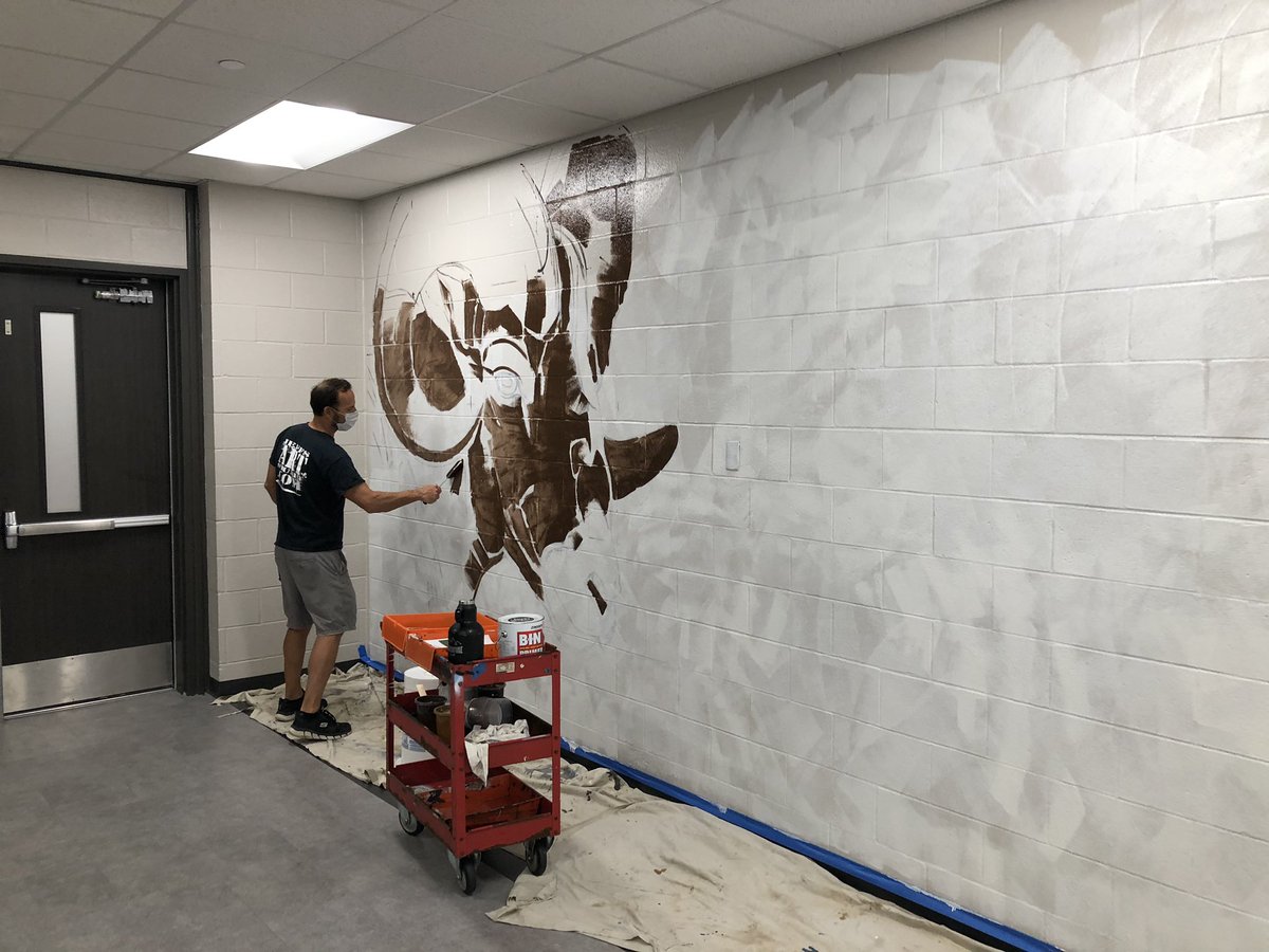 Ronnie Edwards (@r_edwardskisd) on Twitter photo The Mural Hallway is returning to The Creek! Can’t wait to see the finished product! Thank you <a href="/maydecreek2020/">MCHS Class of 2020</a>! The Mural Hallway is returning to The Creek! Can’t wait to see the finished product! Thank you <a href="/maydecreek2020/">MCHS Class of 2020</a>!