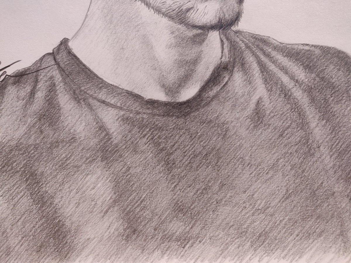 Taniaqe's tweet photo. School work - portrait study
I just realised i didn't post this drawing in here, so i hope you still enjoy!

#art #traditinalart #drawing #portrait #potraitstudy #artschool #quarantine #homework #graphite https://t.co/GcpVI8LNYy