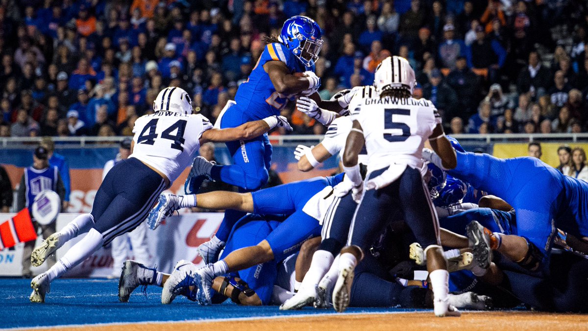BroncoSportsFB's tweet photo. Tonightโs #BroncoThrowback is now live on Facebook!
๐บ https://t.co/uhYO8dLg8d https://t.co/5PEqC29miV