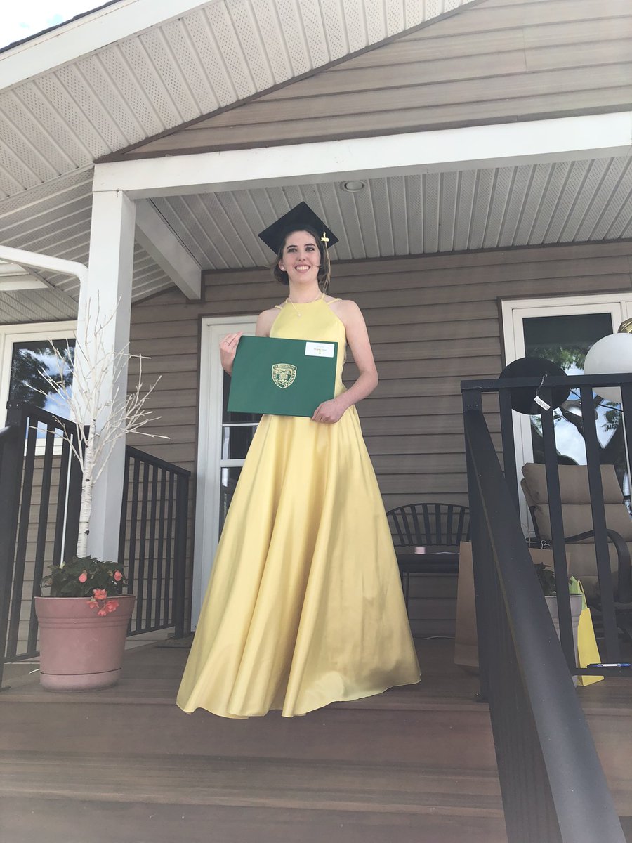 deneerep's tweet photo. Driveway Graduation Part 3! I love these kids and feel so blessed to celebrate with each family! #drivewaygraduation #CAPBabies #Graduation2020 @campbelltartans @RegPublicSchool https://t.co/hHCa5sVjOX
