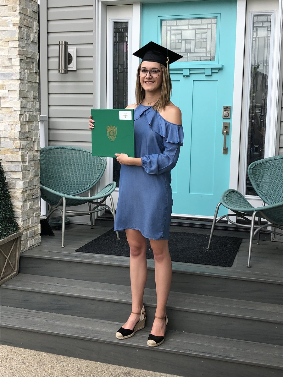 deneerep's tweet photo. Driveway Graduation Part 3! I love these kids and feel so blessed to celebrate with each family! #drivewaygraduation #CAPBabies #Graduation2020 @campbelltartans @RegPublicSchool https://t.co/hHCa5sVjOX