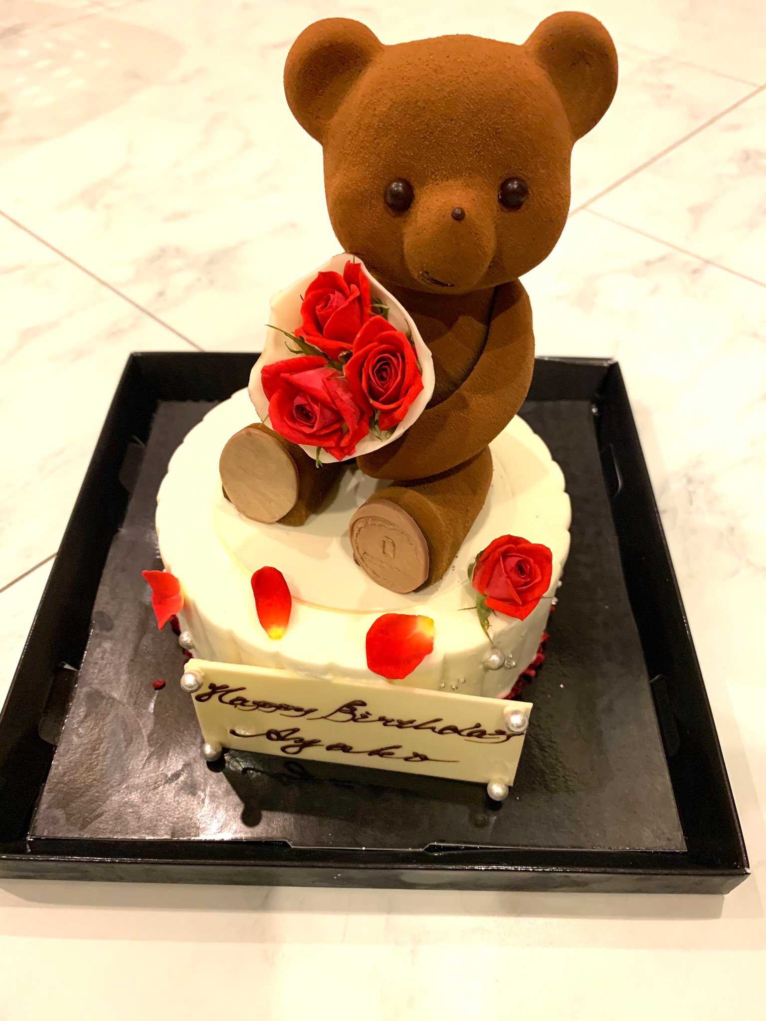 あや 3 回目の誕生日 クマちゃんケーキを食べます ツッコミくまも可愛いけど テディベアもかわいい ルワンジュ 東京 クマケーキ T Co Ykhobda2zk Twitter