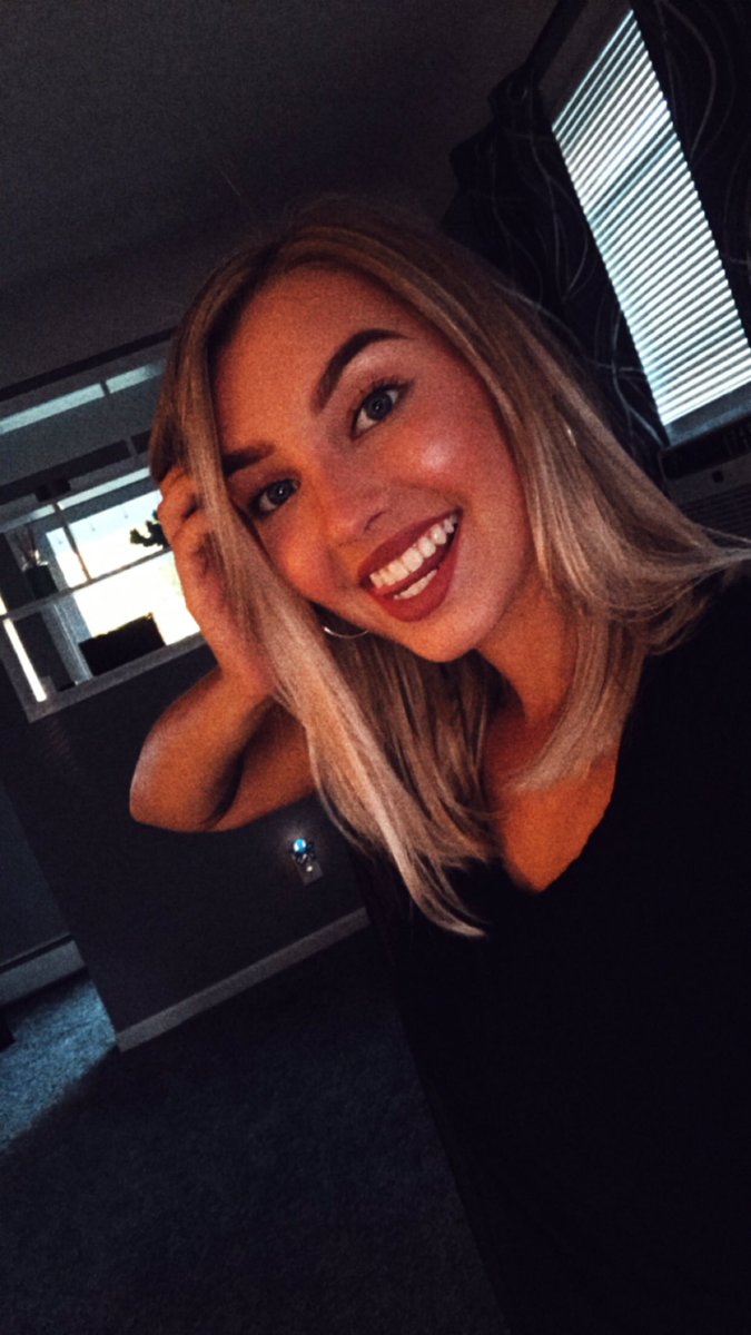 compau_ashlyn's tweet photo. Just showing off my hair bc I love it https://t.co/R9jQgGYbfA
