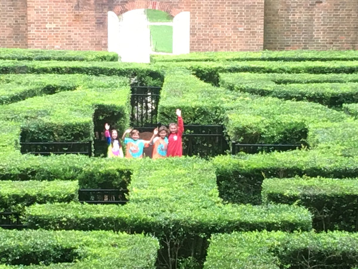 SRMGrade6's tweet image. Living the social studies teacher dream... Colonial Williamsburg! Gracie was so bummed to miss the Colonial Period this year but is looking forward to 5th Grade Social Studies! #HistoryIsFun