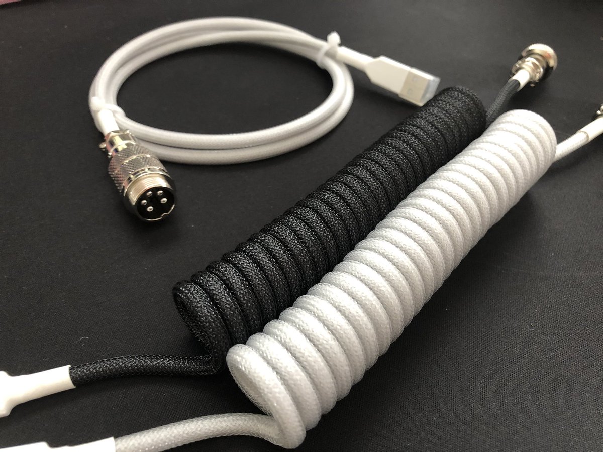 Nightris_'s tweet photo. Shoutouts to @FreshCablez for these beautiful cables with @TSM colorways 🙌 These will look amazing on my upcoming project ☺️ https://t.co/2UB0ygSg6U