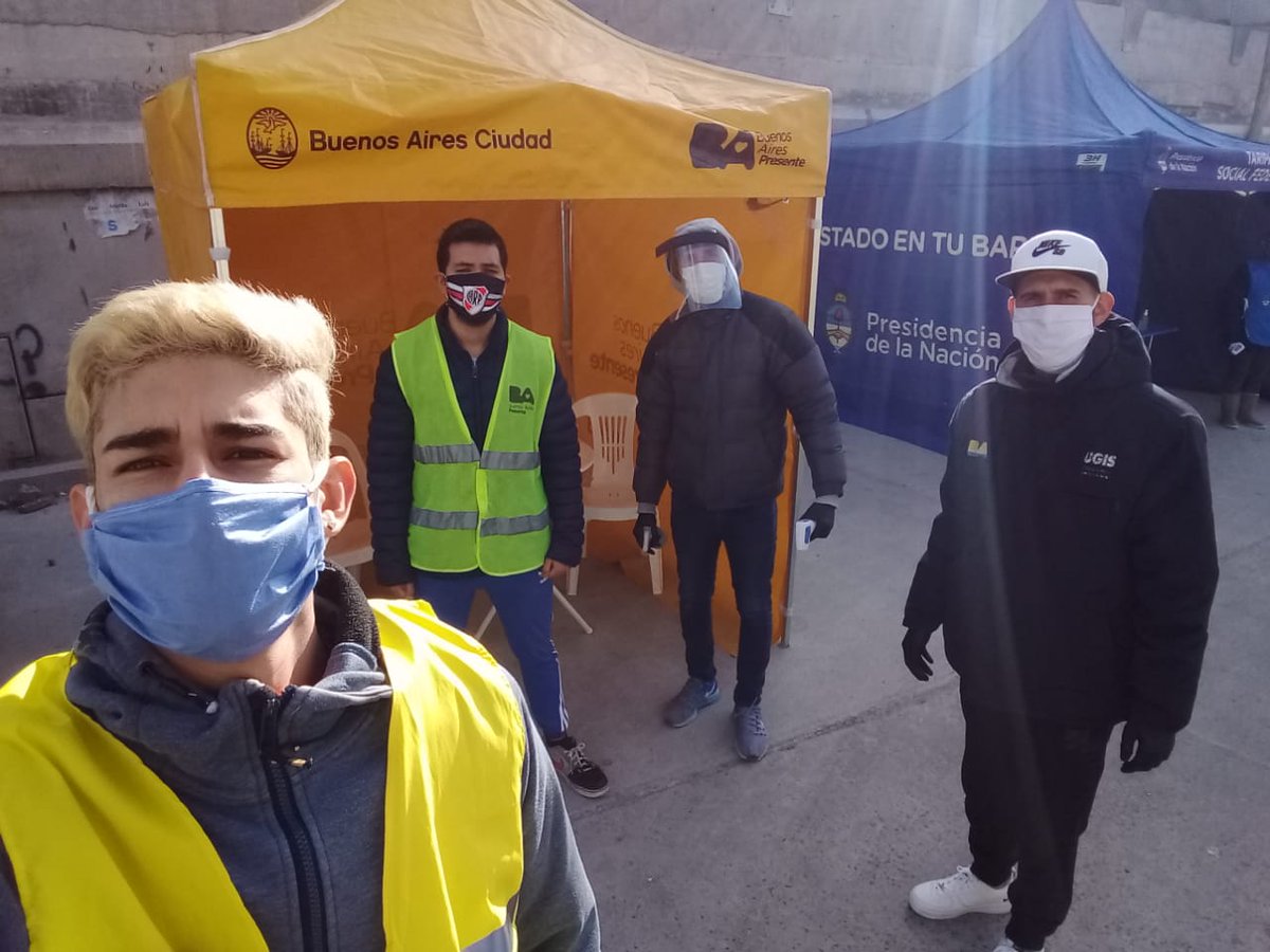 dutra_federico's tweet photo. Posta de prevención en #Carbonilla 
Realizando un puerta a puerta junto al cuerpo médico, tomándole la temperatura a los vecinos y atendiendo sus necesidades.
Buenos Aires presente.
@MariaMigliore @JuanMaquieyra @mrgospedini @Salas_Gabriel @M_ClubTorino @horaciorlarreta https://t.co/oL37j3XhqP