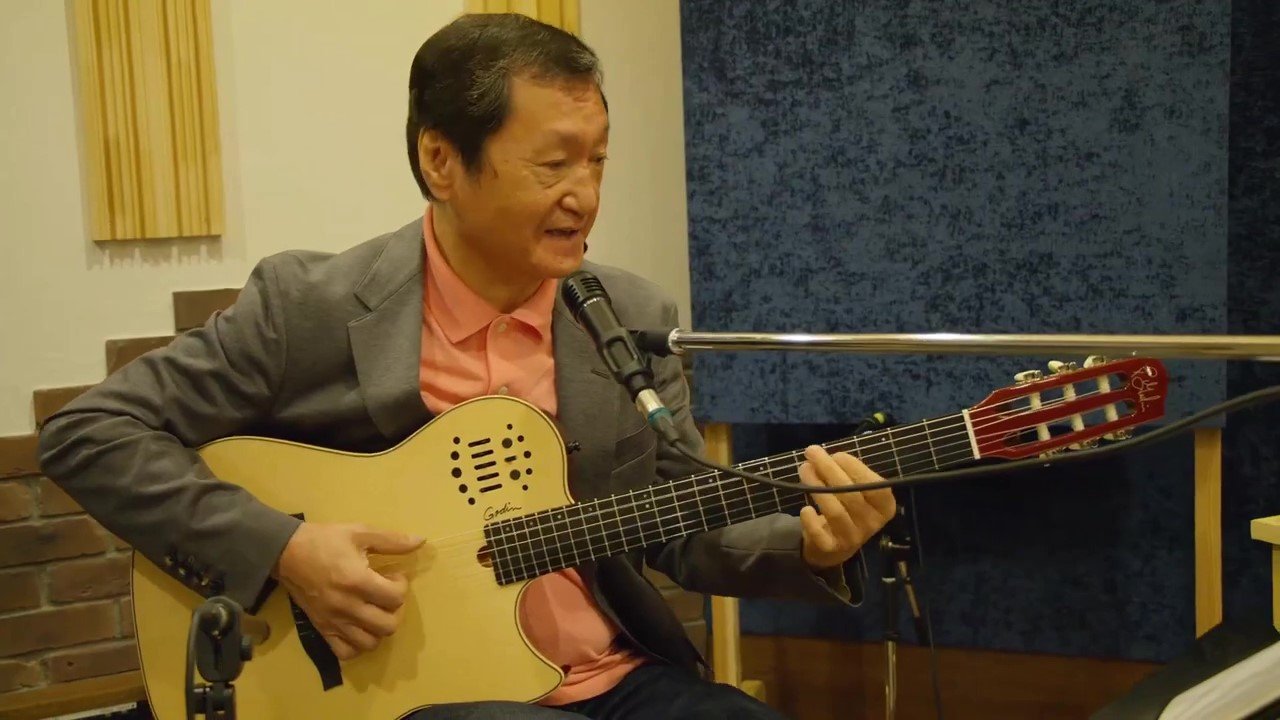 南佳孝公式サイト 南佳孝 Takeoutlive 蔵出しイズム がいよいよ配信開始です 記念すべき第1回は新曲 どこか二人で のライブ映像をお届けします そしておまけ映像として 先日youtubeでも公開された 坂本九 さんの代表曲 上を向いて歩