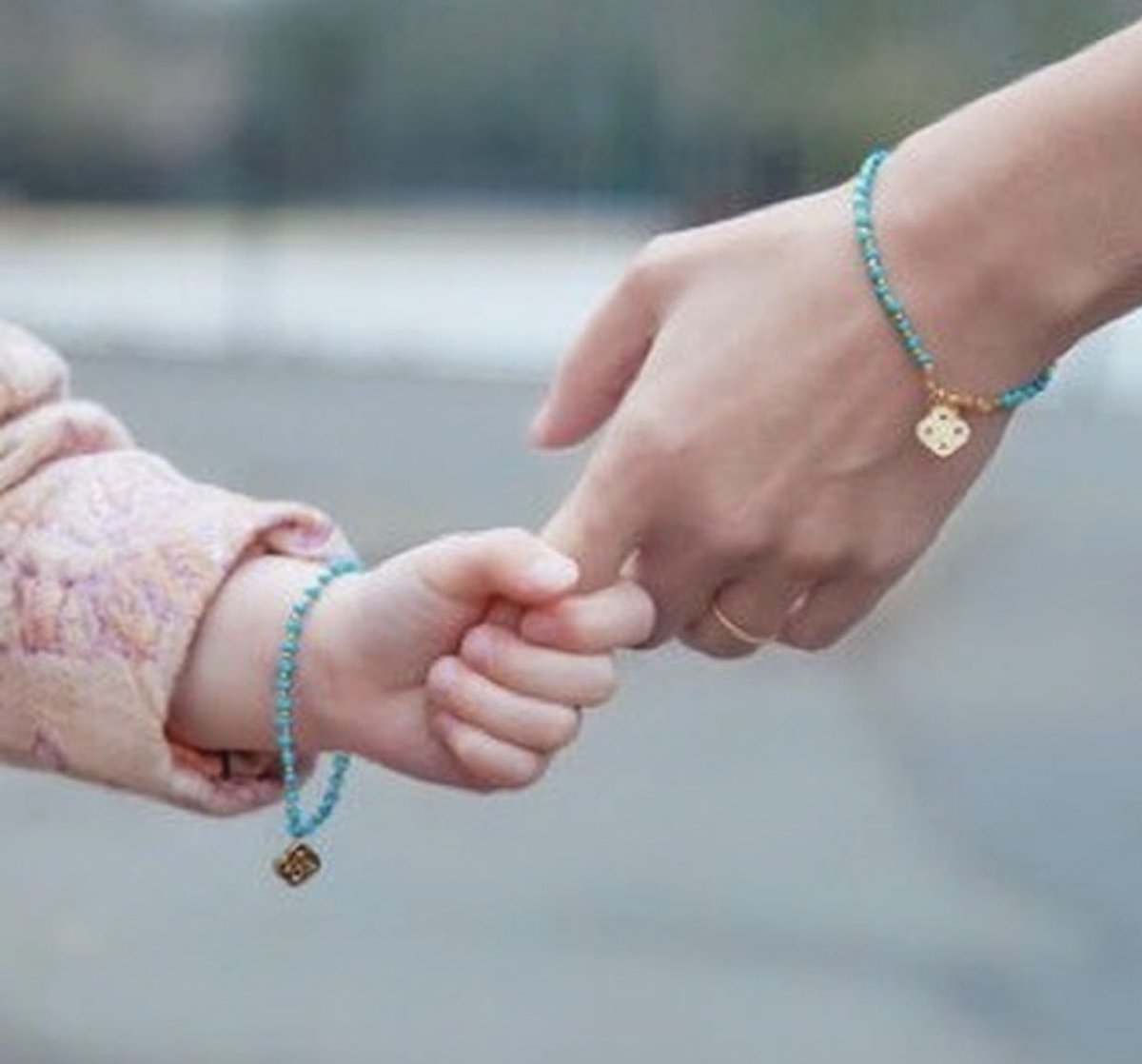 انا سندك و امانك وضلعك الذي لا يميل ابداً.❤️

 #كثر_هالدنيا_يابنتي_احبك
#أجمل_ماقيل_بالحب