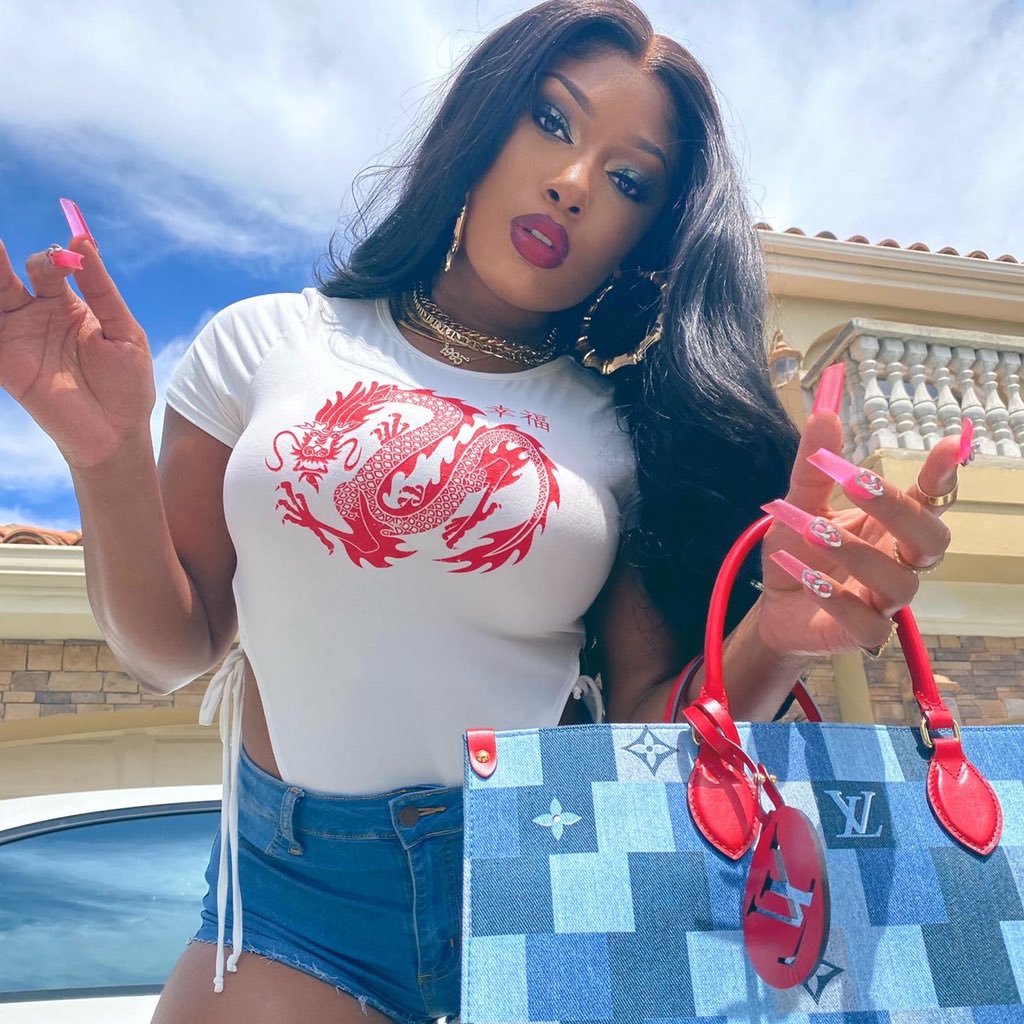 theestallion's tweet image. Hot girl Meg 🥵