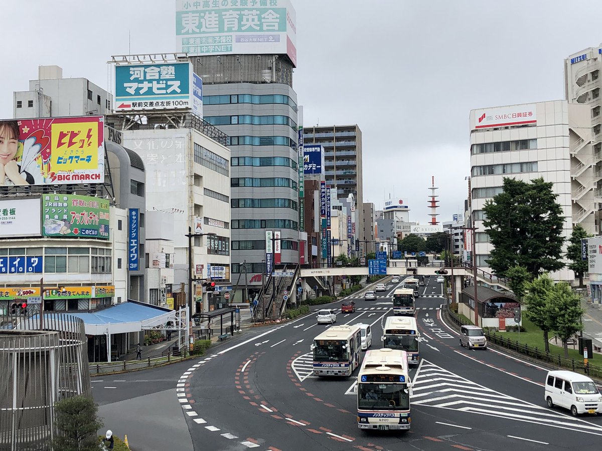 ソラシド 水戸は想像以上の大都会 だった 県庁所在地にふさわしい巨大な駅には東京からの特急が30分に1本発着し通勤ラッシュも終わった時間というのに大量のバスが駅前のロータリー目がけて大雪崩れ込む これぞ関東平野に 水戸徳川家が築き上げた由緒正しき