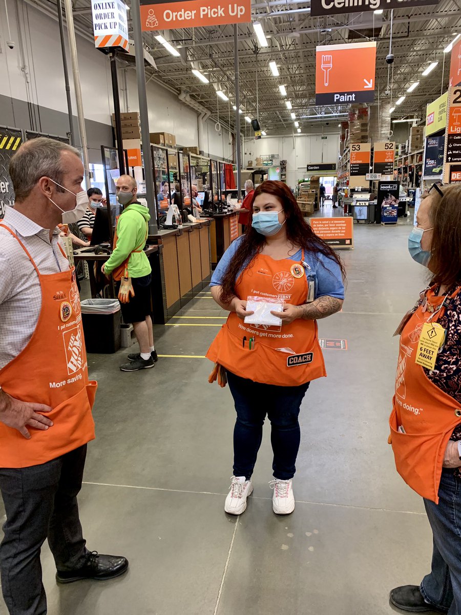 Service desk associate Annie being recognized by <a href="/BlankenshipSB/">Shawn Blankenship</a>  with an RVP coin for her continued support of the service desk and the ever evolving interconnected experience. Thank you Annie, you’re a rockstar! <a href="/DebbieSwensrud/">Debbie Swensrud</a> @TracieD317 <a href="/PattyMc8561/">Patty McQueary</a> <a href="/Debs8561/">debbie</a> <a href="/JonathanMeeh/">Jonathan Meeh</a>