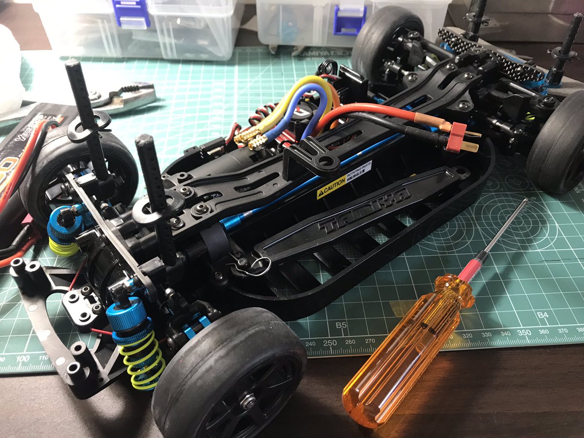 atsushikun_rc's tweet photo. タミチャレZEROも当分なさそうなので、いったん今まで付けていたブラシレスモーターに戻しました。とりあえずサーキットでぶつけないで走れるように練習です。#TT01E #TAMIYA #TAMIYARC #タミヤ #タミヤRC https://t.co/oaQRYRyPnh