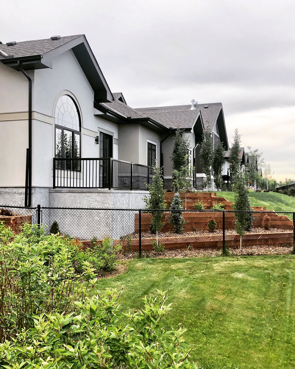 CorpRemington's tweet photo. Who doesn’t love a luscious backyard oasis? 🙌🏼 This beautiful outdoor space could be yours to enjoy this summer.  Book your private tour today. Contact the QP Sales team 😉.

https://t.co/NghCAMzxXa

#calgaryrealestate #yycrealestate #yycrealtor #yychomes #yyc #yycliving https://t.co/RqzS7o0wxp