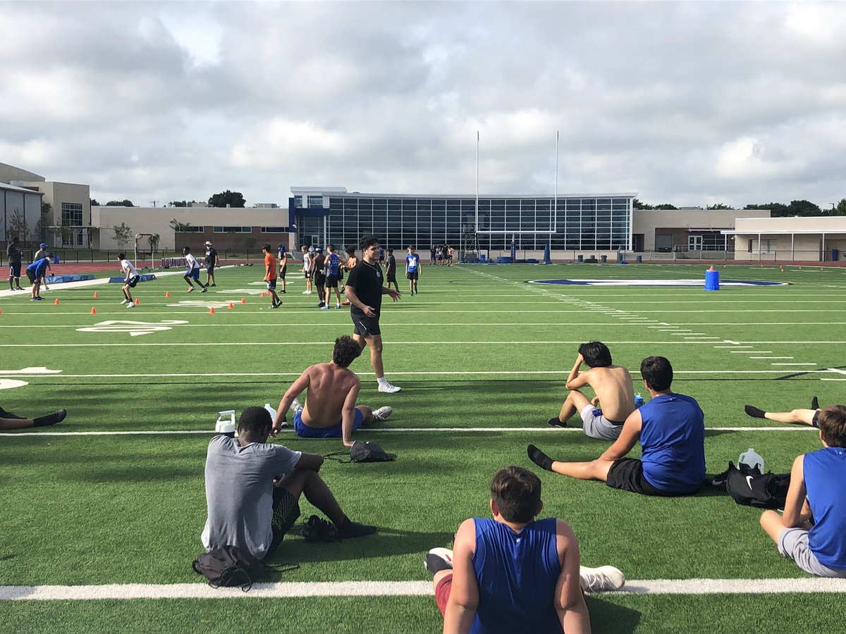 MidloPanthers's tweet photo. @NickDeLosSanto5 &amp; @branton_huffman giving talks about being a team &amp; #Unity! #PantherPride #MISDProud @MISD_Athletics https://t.co/wL6R0K4t7i