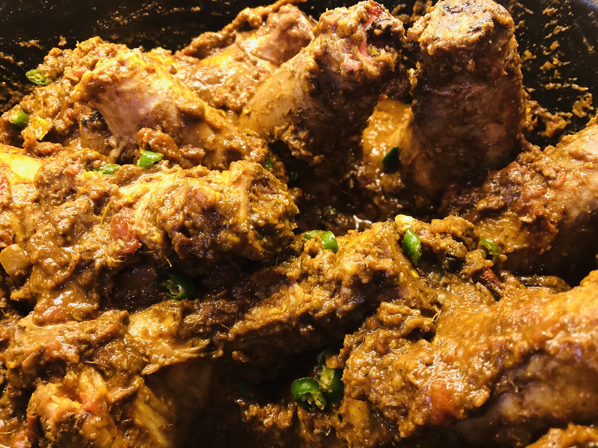Lamb shanks Goan style - doused in a whole bottle of red wine and lots of heavy skillet seared spices - cloves black cardamom cinnamon sticks - fresh green chillies #foodtomakeyourbellyandsoulrejoice #fridaycurry #indian #curry #friyay #LockdownLife #keto #glutenfree #dairyfree