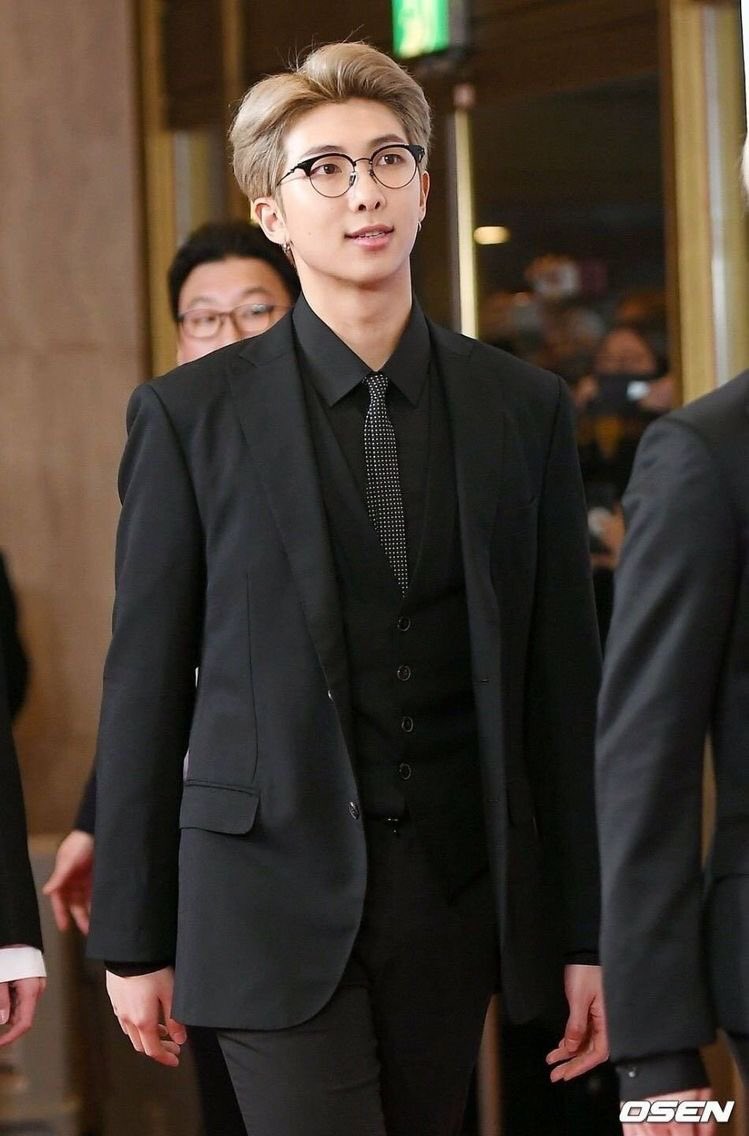 enhypebtsvt's tweet photo. can yall stop it okay,  the only president i know is kim namjoon period. https://t.co/zJ3wfRzukx