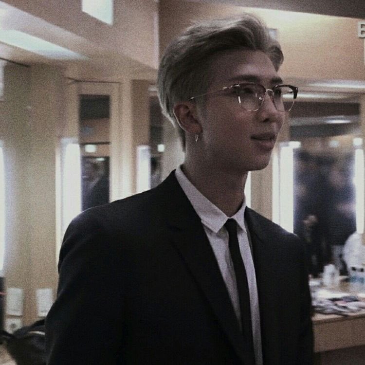 enhypebtsvt's tweet photo. can yall stop it okay,  the only president i know is kim namjoon period. https://t.co/zJ3wfRzukx