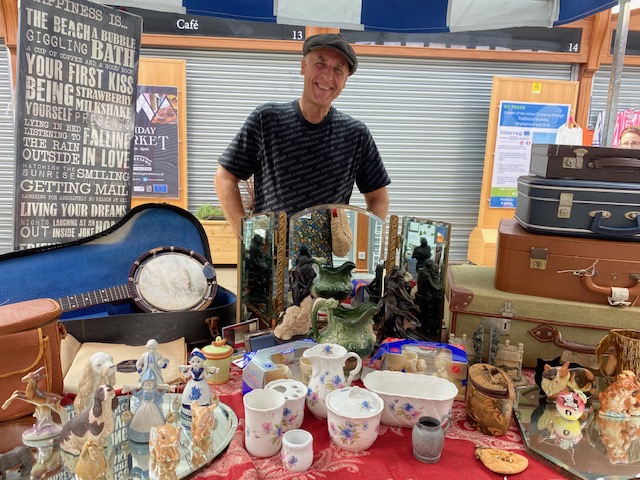 Gravesend Friday Market. Pop up traders her till 2pm.  Come and buy someting unique that you wont find on the High Street.

#shoplocal #Fridaymarket #notonthehighstreet