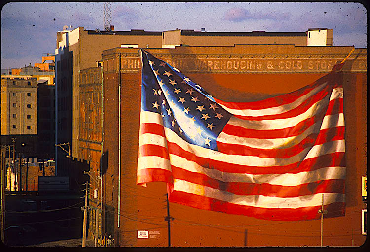 glavoie_intl's tweet photo. Parce que c'est vendredi (et demain le #FourthOfJuly)... un peu d'Art urbain !
Oeuvre de #MegSaligman, à #Philadelphia, PA.
#VendrediArtUrbain #polusa #MegMural https://t.co/SQ30GfAnZw