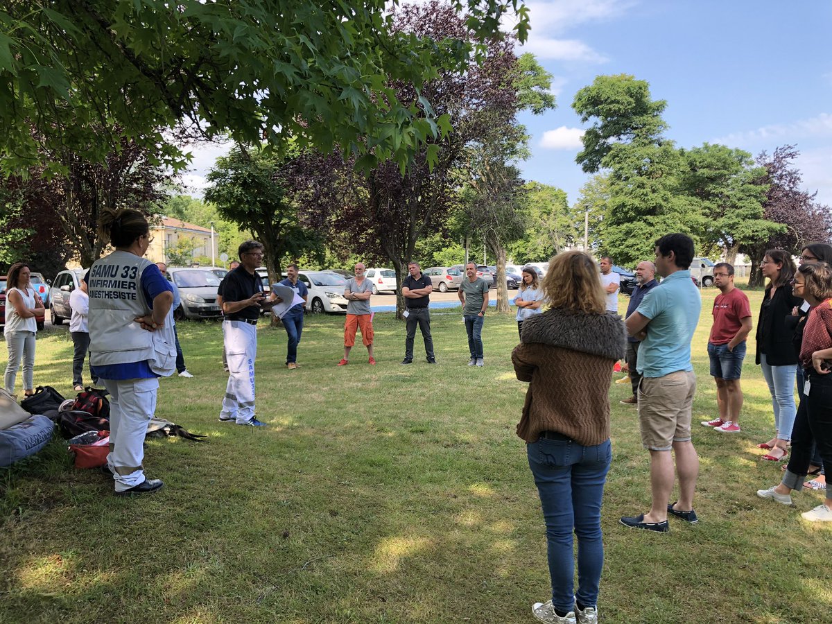 Julien__Naud's tweet image. 8ème édition de la formation #damagecontrol qui a réuni au @CHUBordeaux 37 professionnels de santé autour de la prise en charge de blessés par armes de guerre après attentat. Merci aux formateurs du #CESU33 et du Service de santé des armées.