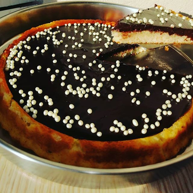 FTarifleri's tweet photo. 'ÇİKOLATA SOSLU TART'🥮🍩🍰
Tarifi için: https://t.co/yNHD3VLMut
💙🤍🤎💜🖤🧡💚❤️💛
#FTarifleri #FEVKALADEYEMEKTARİFLERİ #Food #Chocalate #Cake #Cream #CandyCrush #Candy https://t.co/DLLnHKAC0K