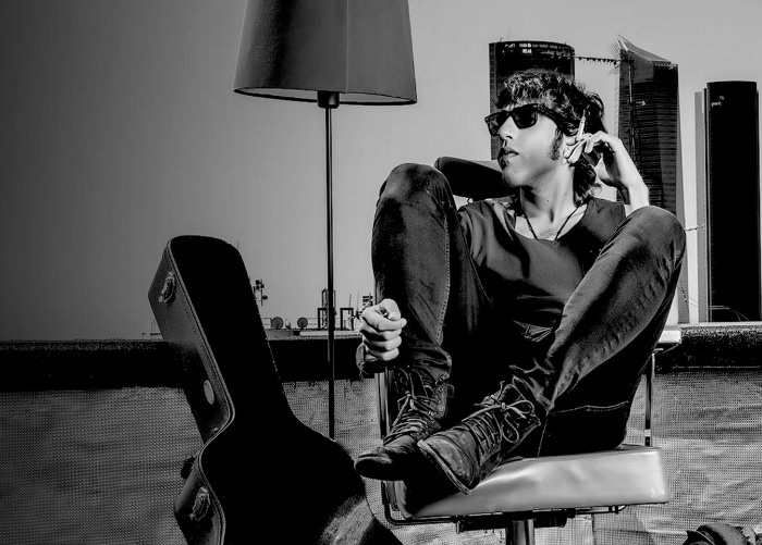 revista_efeeme's tweet image. Hemeroteca: «Le presto mucha atención a las letras de las canciones; por eso la música tiene que acompañar y sumar, nunca entorpecer a la voz»
#LucasColman, a su paso por “De estreno”  bit.ly/2Auxini