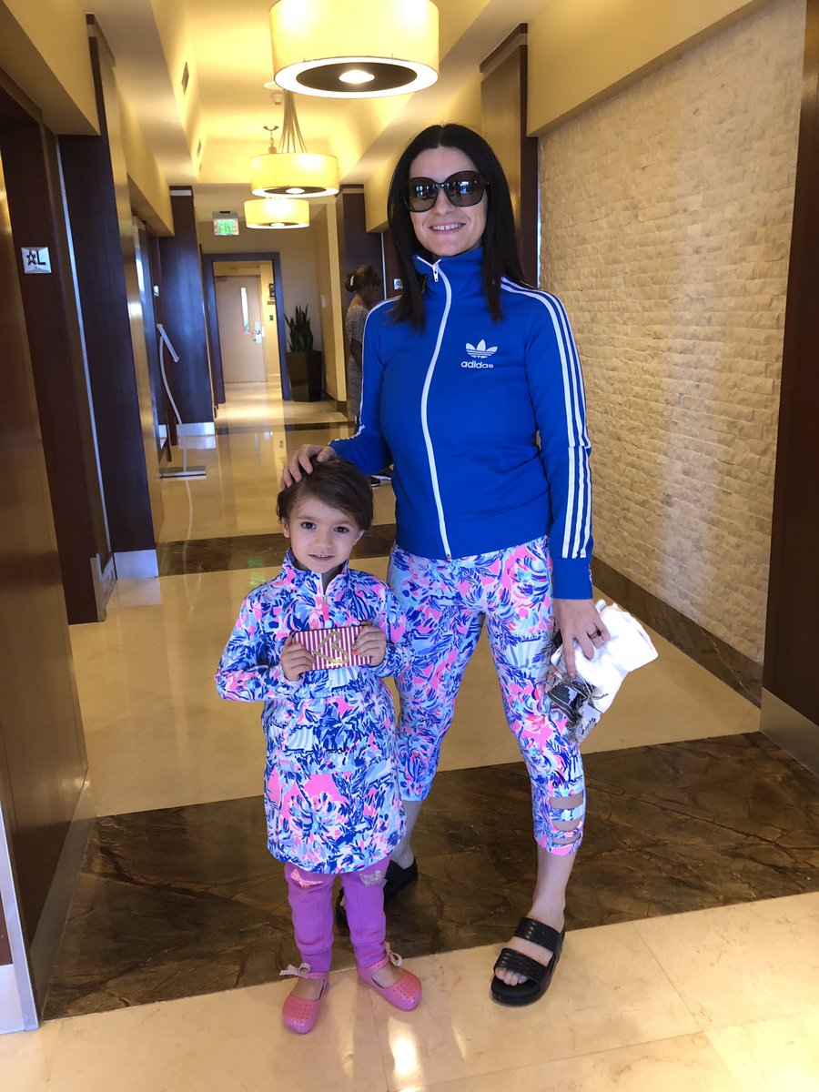 Miami, 2018 #FBF
Io e la mia Paolina pronte per fare ginnastica tutte coordinate.

Miami, 2018 #FBF
Mi Paolina y yo listas para hacer ejercicios vestidas a juego.