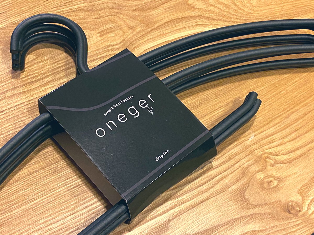 asuyakono's tweet photo. #onger (ワンガー)届いた!さっそくクローゼットのハンガーを置き換え始めたけど、質感、重み、形状全部めちゃくちゃいい!
けどやっぱ10本じゃ全然足らんかったw https://t.co/oTnZRwCoZK