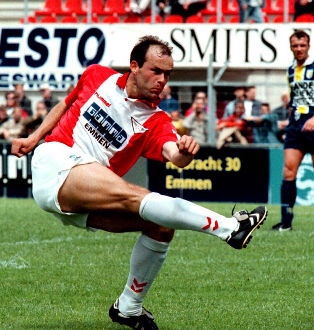 FC_Emmen's tweet photo. 𝐉𝐞𝐮𝐠𝐝𝐨𝐩𝐥𝐞𝐢𝐝𝐢𝐧𝐠 𝟐𝟎𝟐𝟎/𝟐𝟎𝟐𝟏
René Grummel fulltime Hoofd Jeugdopleiding

Dit en meer nu op onze website https://t.co/qHM3PY55M6

#HIERKOMIKWEG https://t.co/DmQqhGNR0p