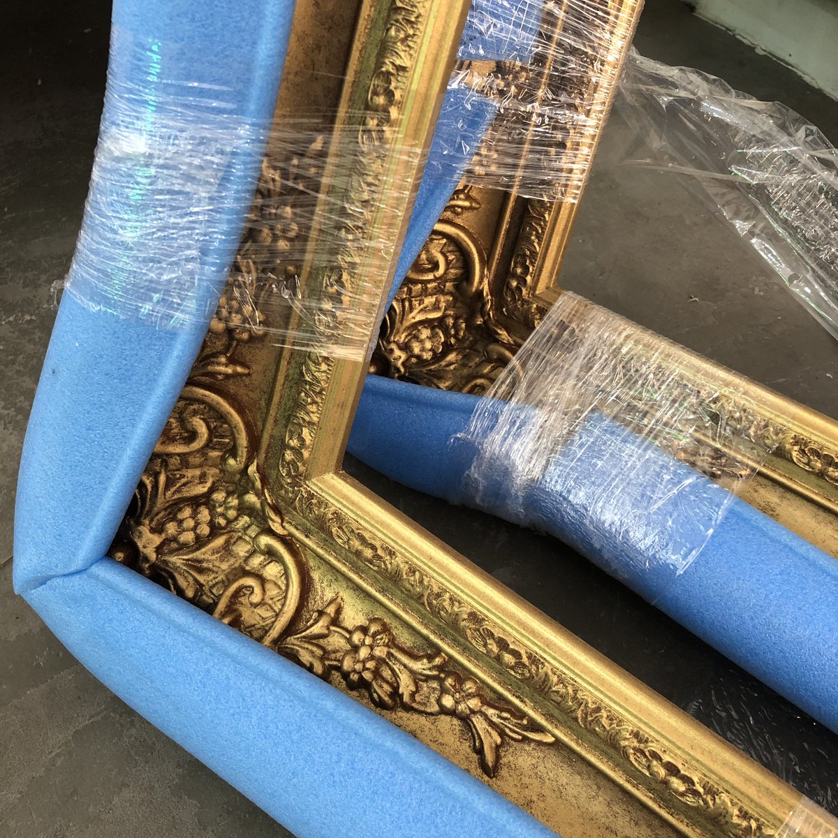pureevilgallery's tweet photo. Oh looks what’s finally arrived 🤩🤩 #goldframe #ornateframe #framing #londongallery https://t.co/ub1FN4zHDW
