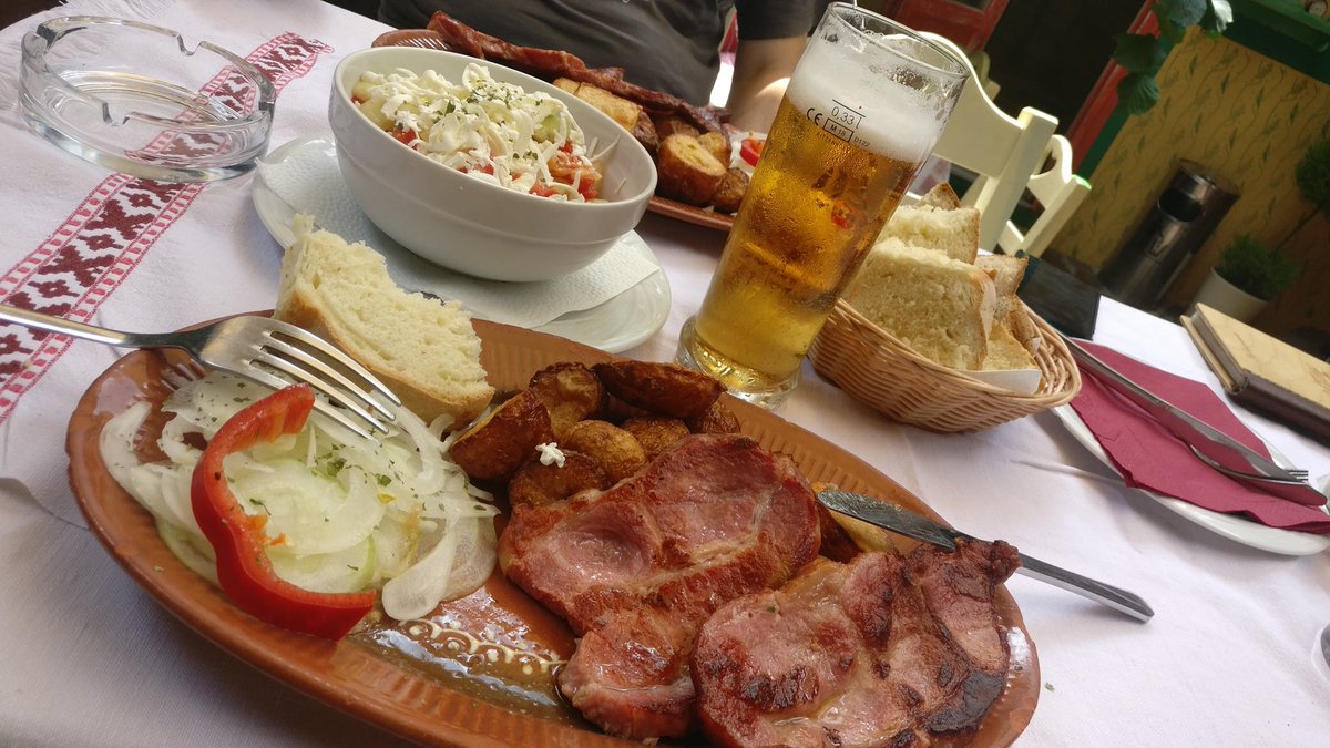 staleksit's tweet photo. Težak život #Serbia #lazinsalaš #novisad #klopa https://t.co/ymOikcuoGo