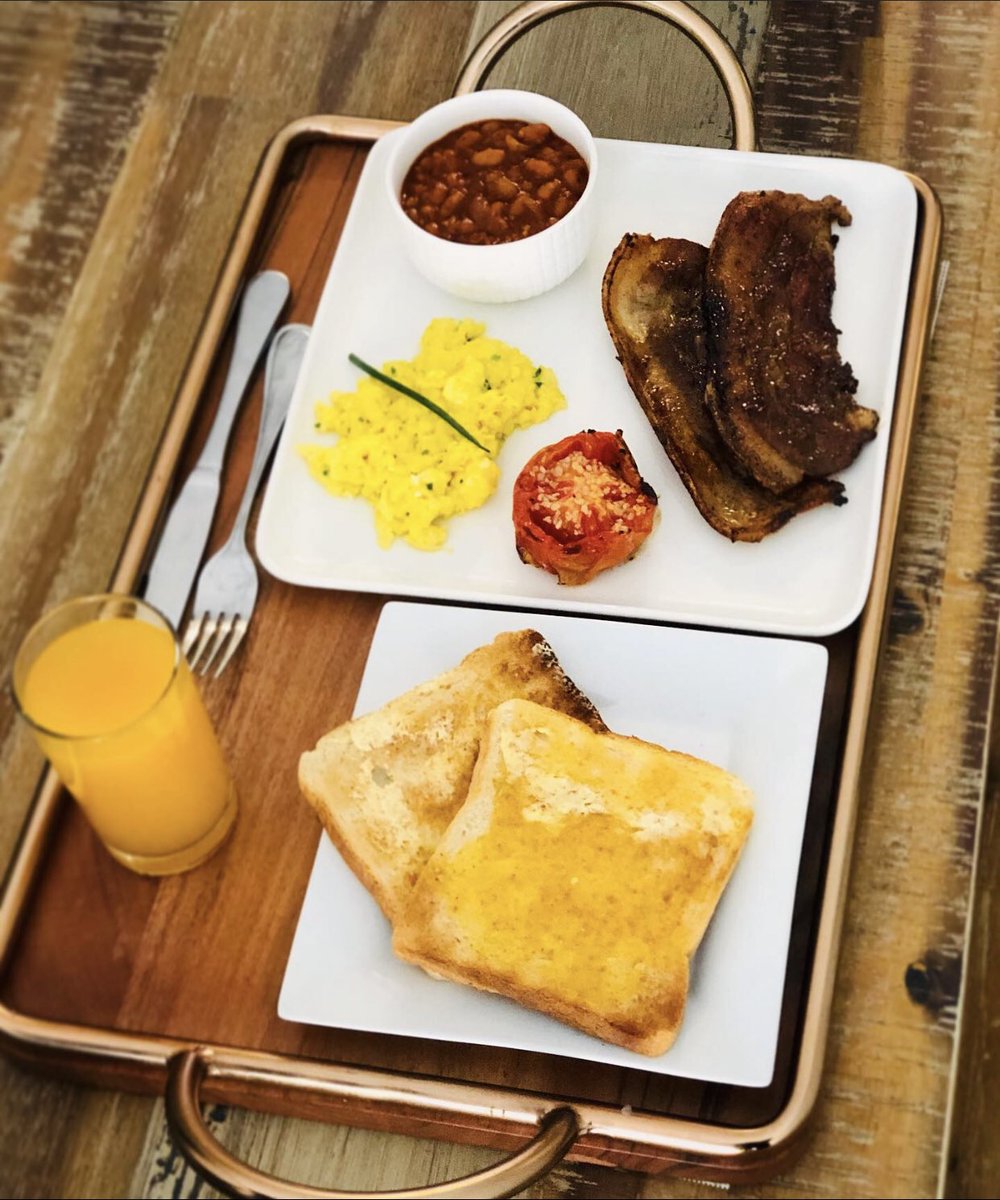 BreakFast 🥞 🥓 🍳 

#inthekitchenwithdweezy #chef #foodporn #bbq&syrupsauce #porkrashers #sundriedtomato #scrambledeggs #chives #beans #juice #orangejuice #toast