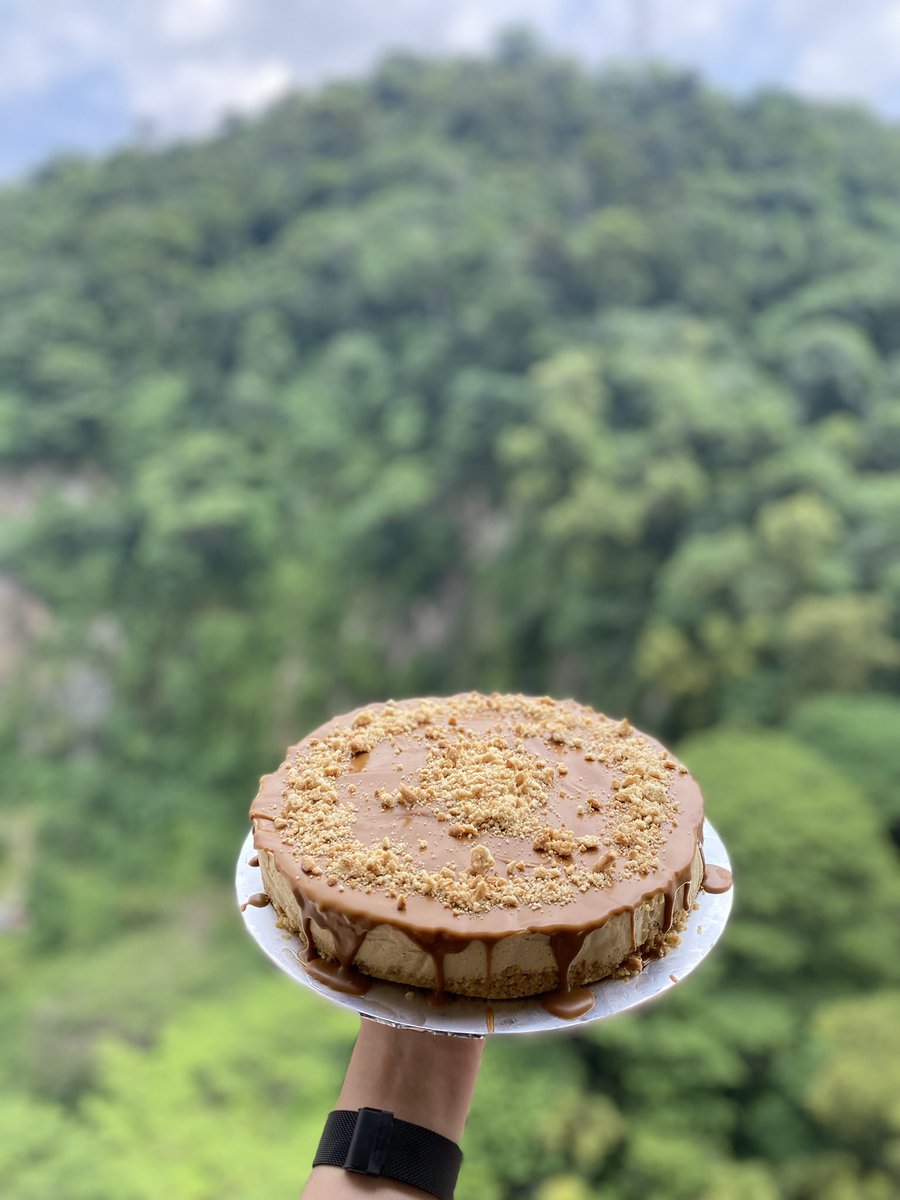 Eyyy_leaf's tweet photo. Kot2 la ada yg nak mencari kek utk weekend ni ke or utk any event like bday party ke apa ke, can let me know, siap nak buat thread lagi hasil bakery aku. Haha. Kita start dengan Lotus Biscoff Cheesecake dulu, ada 3 size yg saya buat https://t.co/lZnoopOtUx