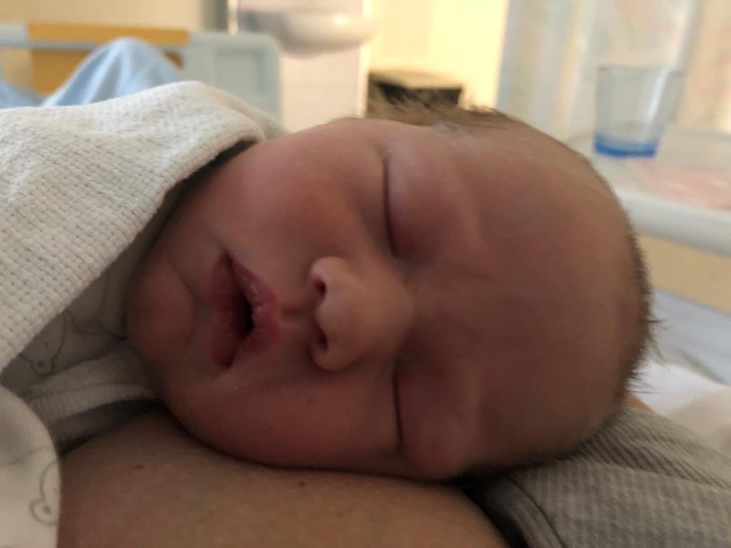 DYiend's tweet photo. @HamillHimself Help me! Need a name for my new born son! Luke, Han or Yoda? Help me mark, you’re my only hope. 🥺 https://t.co/MlkRAGDuBD