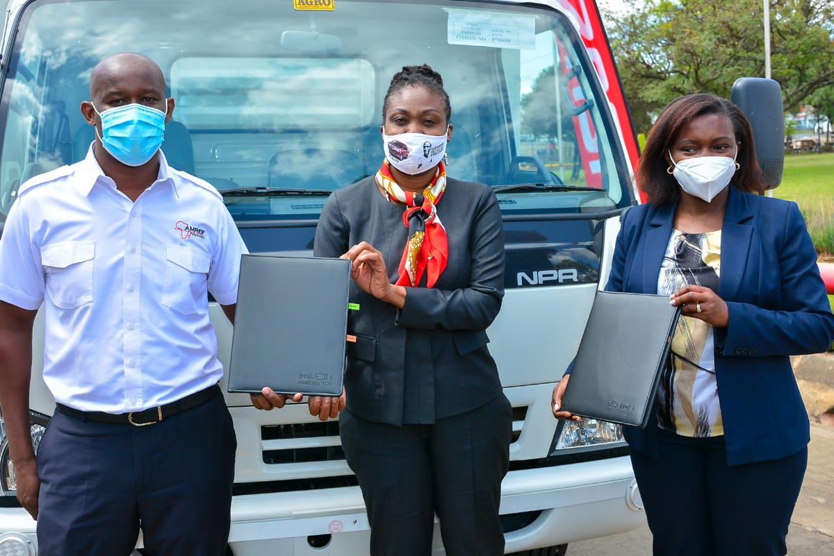 TIRA_Africa's tweet photo. #FlashbackFriday
Last week, @isuzukenya enhanced its contribution to fight against Covid -19 by providing two 49 seater buses to shuttle frontline medical workers in Nairobi’s Covid -19 treatment centres and two buses to KESRA
We coordinated both events.
#SimplyHot #LetsInnovate https://t.co/denjNA5Bu0