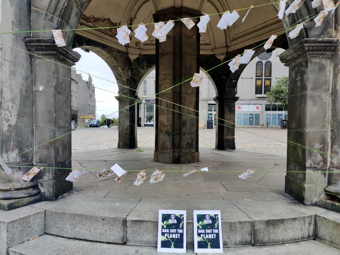 AberdeenXr's tweet photo. In solidarity with @XREurope, we demand govs #JustRecovery and #BuildBackBetter rather than bailing out the polluters. COVID-19 bailouts must have green strings attached. TELL #BankOfEngland and #UKTreasury TO STOP FUNDING CLIMATE BREAKDOWN! https://t.co/gdbviQaTiy https://t.co/tVkVRioL9C