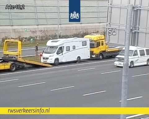 😕| Het idee was waarschijnlijk een mooi plekje in de bergen, maar het is helaas een plek op een berger geworden. Op de #A1 bij Diemen heeft verkeer richting Amersfoort een paar minuten vertraging.