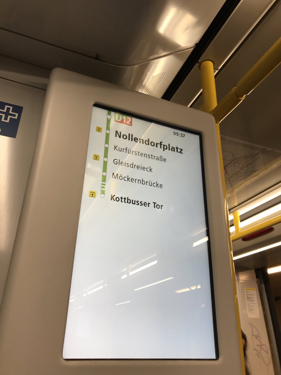 Liebe ⁦⁦<a href="/BVG_Ubahn/">BVG U-Bahn</a>⁩ , ich fahr grad U12 Richtung Zoo und frage mich:

Warum sieht die Anzeige aus, als ob ich zum Kotti fahr?

#sehrverwirrend