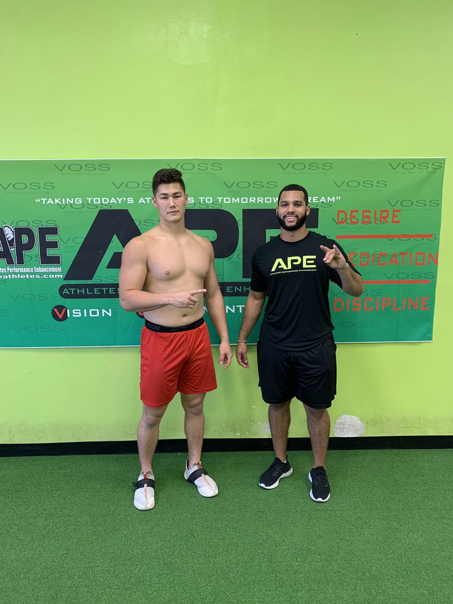 apeathletes's tweet photo. @UNMLoboFB @Ian_Shewell 
Ian Shewell, WF grad, and soon to be New Mexico Lobo 🏈. Ian, a DE has been on his #apegrind 🔥for almost 3yrs. He‘a put in the work...he's ready to compete at the next level!!! #ape proud! 
#VCA #justdifferent #bestgrindinAz https://t.co/n61FY7oKR8
