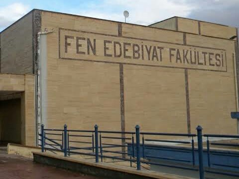 Biz Fen-Edebiyat Bolumundekiler daha çok bilgi birikimine sahibiz.Formasyonu parayla aldık doğru ama eğitimini de aldık.Ayrıca özgüven,disiplin ve yeterli bilgi olduğunda rakip tanımayız.😎 #formasyon