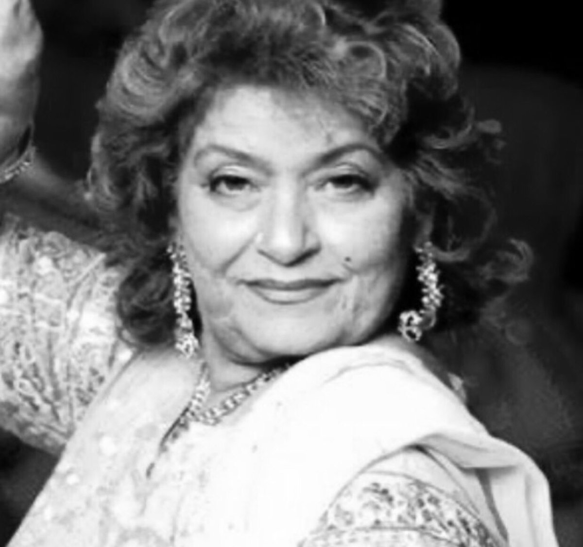 rubyraza's tweet image. Lyca 💚💙
#Friday means WIN WIN WIN £50 voucher for a  #MockDrivingTest on @LycaRadio1458 🎧🚘 10am-1pm #VroomVroom 🏎
PLUS a SPECIAL “Nineties and Noughties” Hour remembering #SarojKhan 🙏🏼 #RIPSarojKhan #legend .... make it a date !!