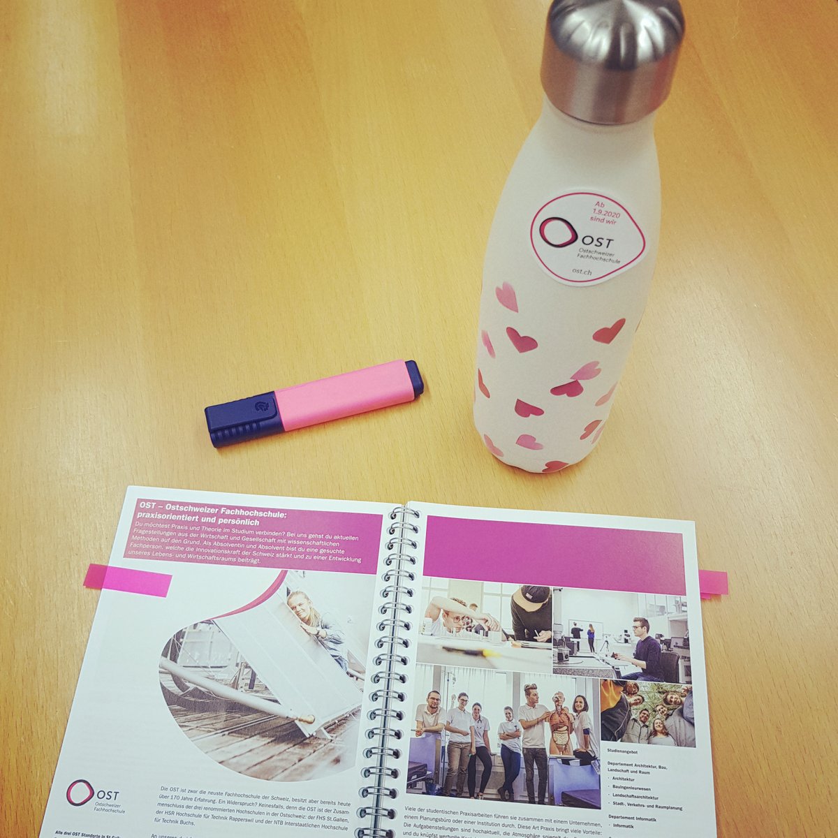 In der druckfrischen Schüleragenda 20/21 präsentieren wir uns nicht mehr als <a href="/fhsstgallen/">FHS St.Gallen</a>, <a href="/hsr_rapperswil/">HSR Rapperswil</a> und <a href="/ntb_buchs/">OST Campus Buchs</a>, sondern als OST Ostschweizer Fachhochschule. 

#OST #ausdreiwirdeins #fhsstgallen #hsrrapperswil #ntbbuchs #ostschweizerfachhochschule