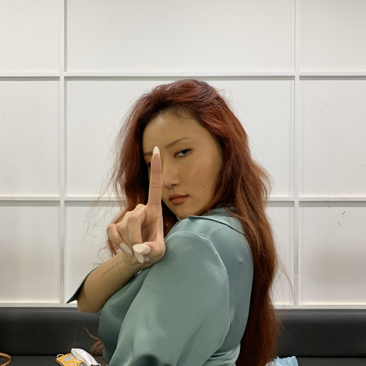 RBW_MAMAMOO's tweet photo. [#화사]

잠시 후 오후 5시 뮤직뱅크 화사
무대 본방사수 부탁드려요😉

우리 무무 여러분 화사 맞이할 
준비되셨나요❓✨

#HwaSa #뮤직뱅크 #María https://t.co/d9b09qdbFk