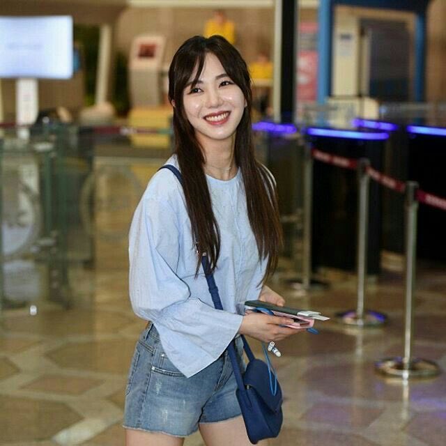 CHAELIPS00's tweet photo. she’s so brave for opening up and telling her story. No one should ever have to go through something like that. All I can do is send her love and to hope that she knows how important she is to so many people. Stay strong <33
#WeLoveYouKwonMina #WeLoveYouMina https://t.co/kyw5m6NOJd