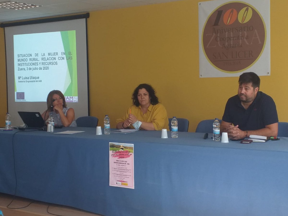 Inauguramos la jornada "Herramientas innovadoras para una economía rural con mujeres" de <a href="/MujeresCERES/">CERES</a>, en <a href="/coopdezuera/">Cooperativa de Zuera</a>.