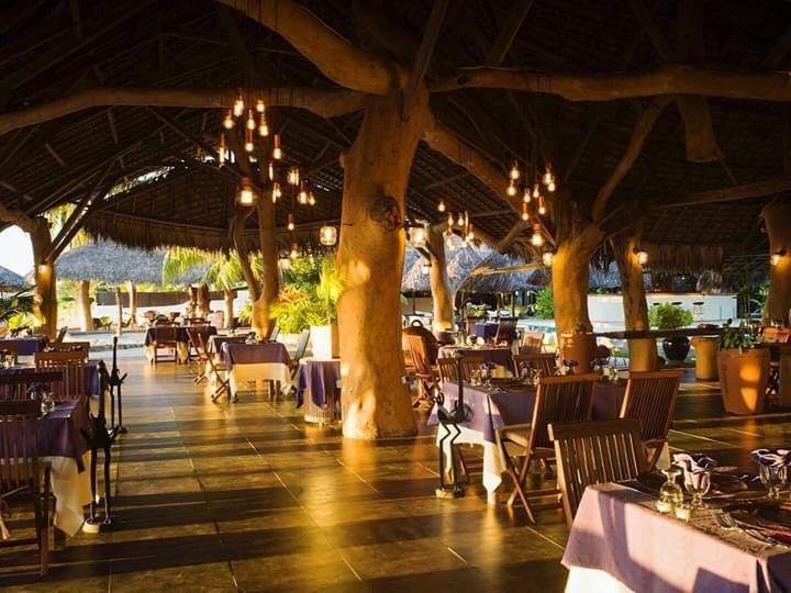 zlatanrene's tweet photo. Pour les amoureux de fruits de mer et de produits locaux, L’Alta Marea restaurant by Nosy Be Hôtel & Spa réouvre ce jour , de 11:00 à 15:00! 🇲🇬
#therealmadagascar #madagascartourism #mymadagascar #madagascartravel #officialtravelguide #traveltomorrow #travelocal #positiveplanet https://t.co/RlKtCAix3A
