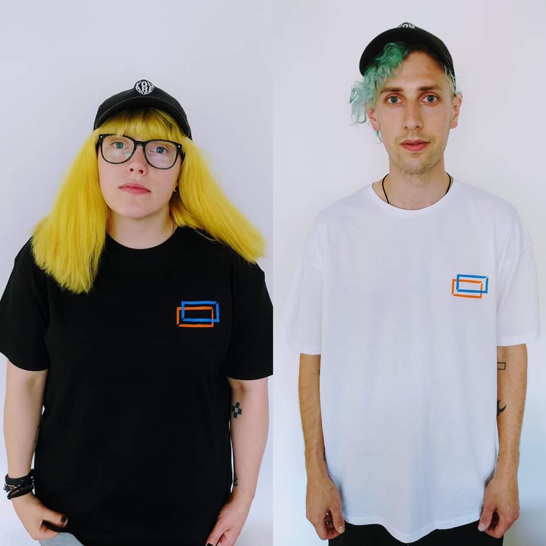 Happy release day! ‘It’s Alright’ out now! 🧡
We hand painted some tee’s to celebrate 👕
Shop 👉 skiesbanduk.bandcamp.com/merch